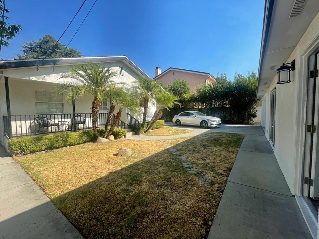 Charming Bright Traditional Home In Sherman Oaks Лос-Анджелес Экстерьер фото