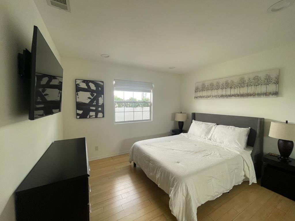 Charming Bright Traditional Home In Sherman Oaks Лос-Анджелес Экстерьер фото