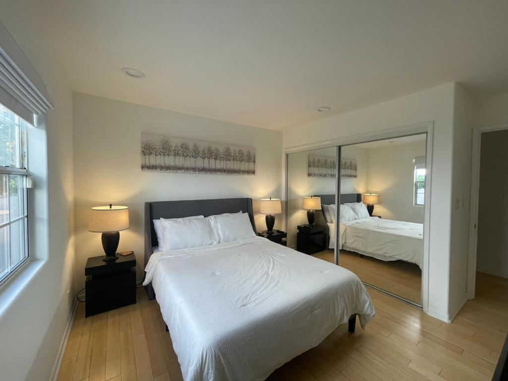 Charming Bright Traditional Home In Sherman Oaks Лос-Анджелес Экстерьер фото
